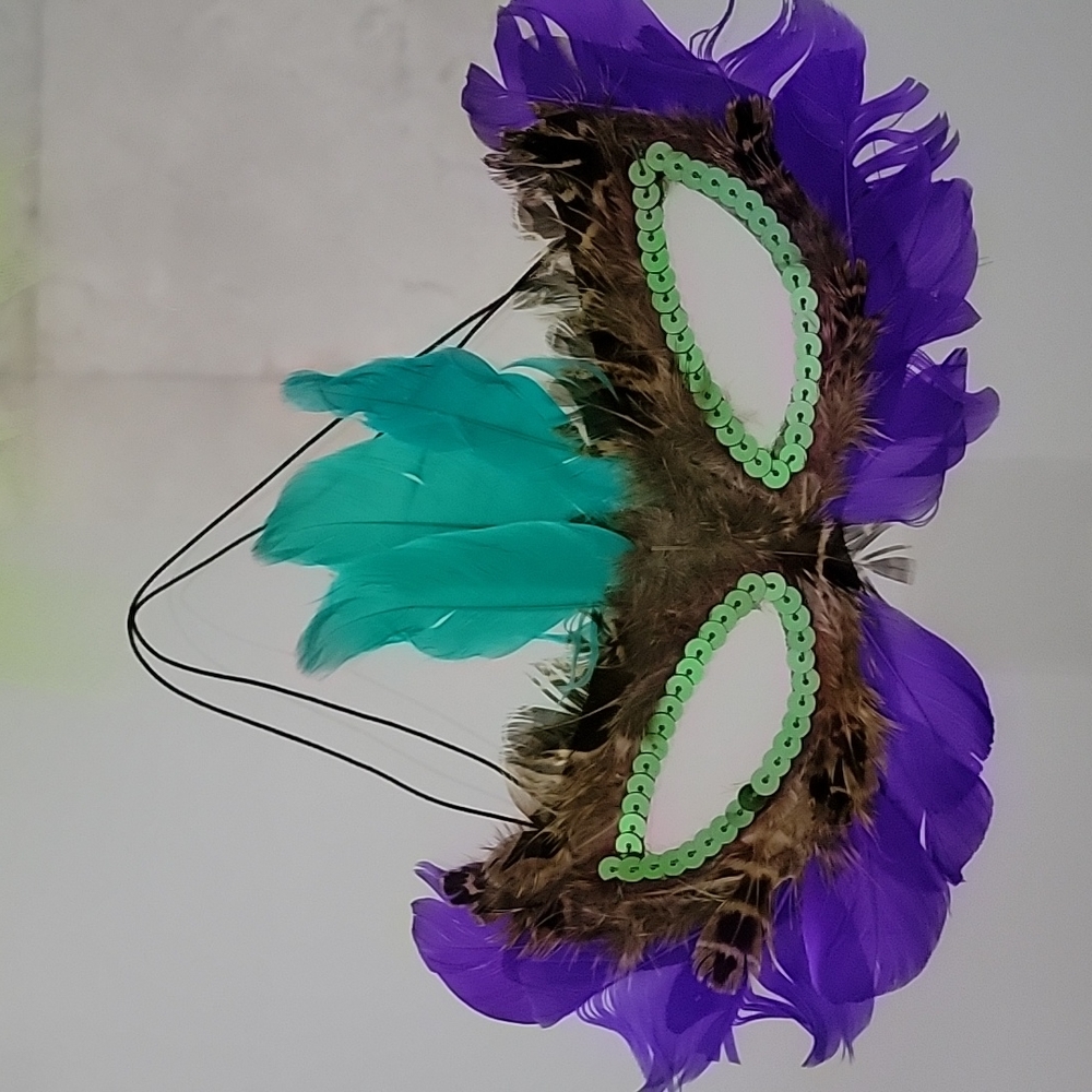 Mask New HALLOWEEN Masquerade Feather Spangle Eye Mask NEW 9 inch